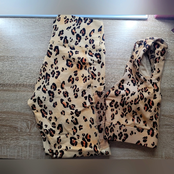 Fabletics Leopard set - Picture 1 of 4
